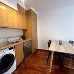 Apartment Historic Charm - Prime Location & Parking