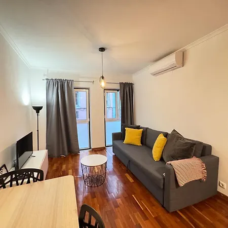 Apartment Historic Charm - Prime Location & Parking Lisbon