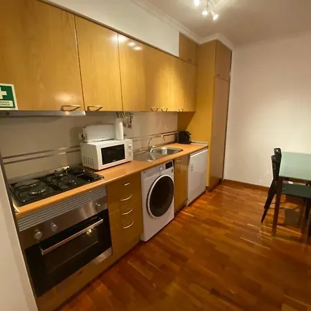 Historic Charm - Prime Location & Parking * Lissabon